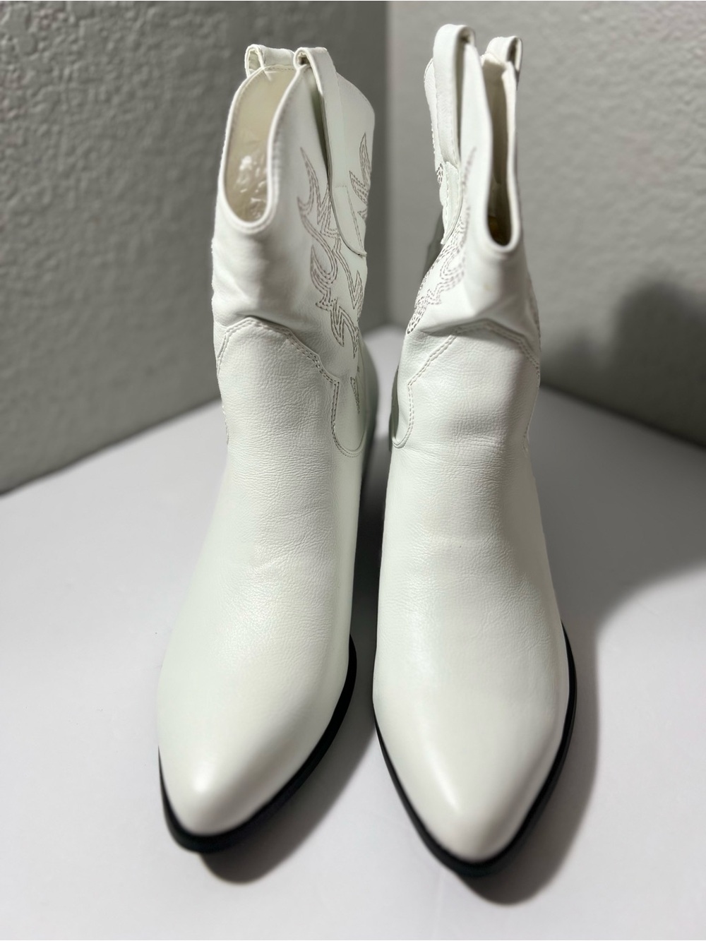 White Western Cowboy Ankle Boots Embroidered Pointed Toe Block‎ Heel Women’s 9 - Picture 2 of 11